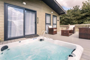 Ashworth Lodge with Hot Tub